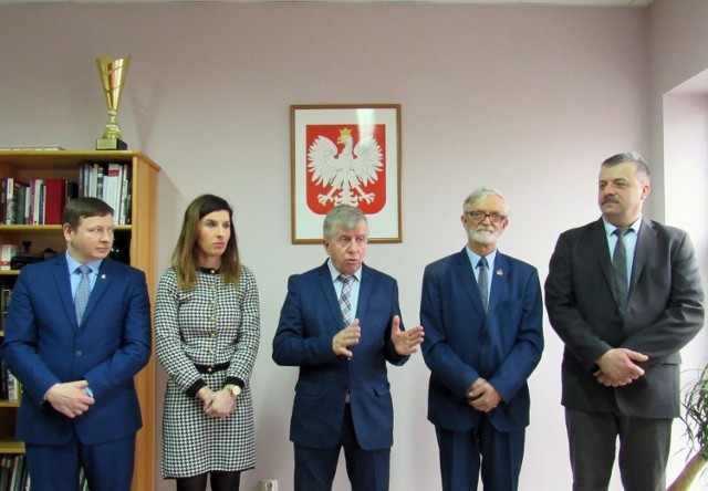 Od lewej Adam Lucjan Kalinowski, Ewelina Sobolewska-Łukaszczuk, Michał Jach, Józef Stachowiak, Mariusz Smuga (PiS Stargard)