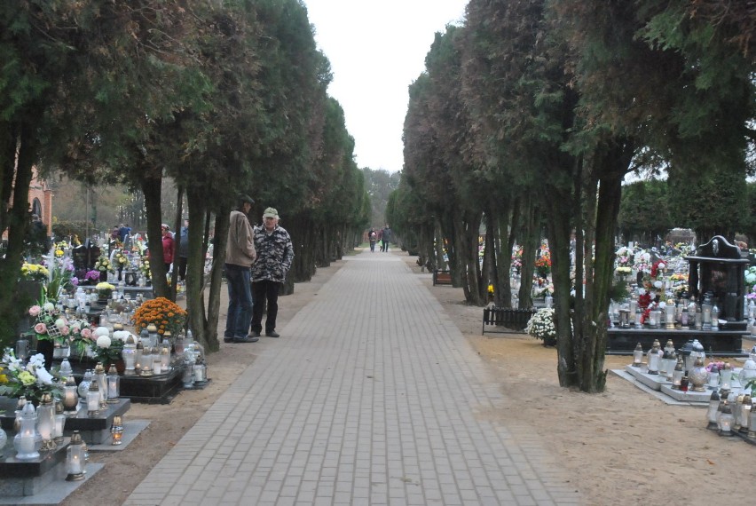 Cmentarz w Wonieściu - w Zaduszki pamiętamy o bliskich zmarłych [FOTO]