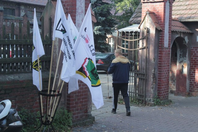 Strajk górników rozpoczęty w kopalniach.


Zobacz kolejne zdjęcia. Przesuwaj zdjęcia w prawo - naciśnij strzałkę lub przycisk NASTĘPNE