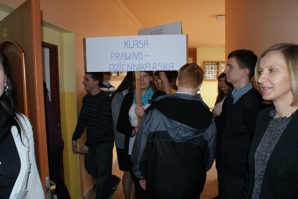 II Liceum Ogólnokształcące w Kutnie zachęcali gimnazjalistów