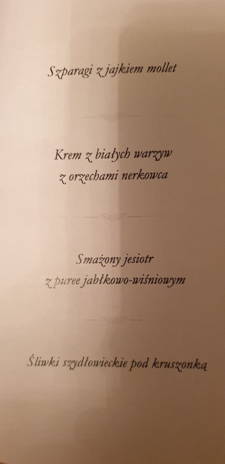 Wykwintna kolacja dla prezydentów Polski i Węgier w Best Western Grand Hotel w Kielcach. Jajko mollet, smażony jesiotr, śliwka szydłowiecka 