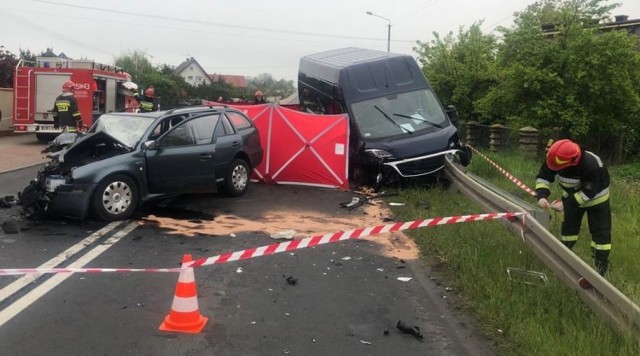 Wieluńscy policjanci pod nadzorem prokuratury wyjaśniają okoliczności tragicznego w skutkach wypadku drogowego w miejscowości Ruda, w którym zginął 61 - letni mieszkaniec powiatu wieluńskiego.

CZYTAJ DALEJ NA NASTĘPNYM SLAJDZIE