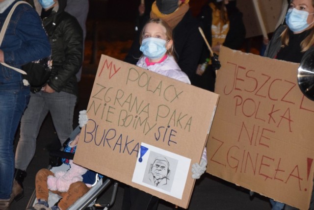 Protest kobiet Czerniejewo. Przeciwnicy zaostrzenia prawa aborcyjnego ponownie się zgromadzili