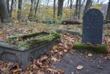 Ze zniszczonych pomników można jeszcze wyczytać nazwiska. Dawny cmentarz ewangelicki w Łagowie ma wyjątkowy klimat