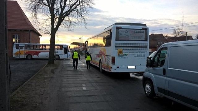 Policjanci z Międzychodu kontrolują autokary