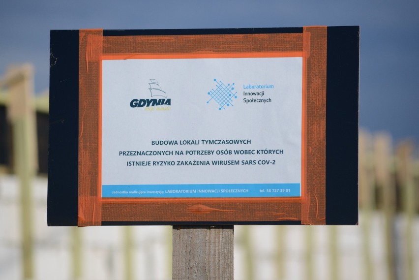 W Gdyni rosną tymczasowe lokale dla osób zagrożonych covidem. Gotowe mają być wiosną 