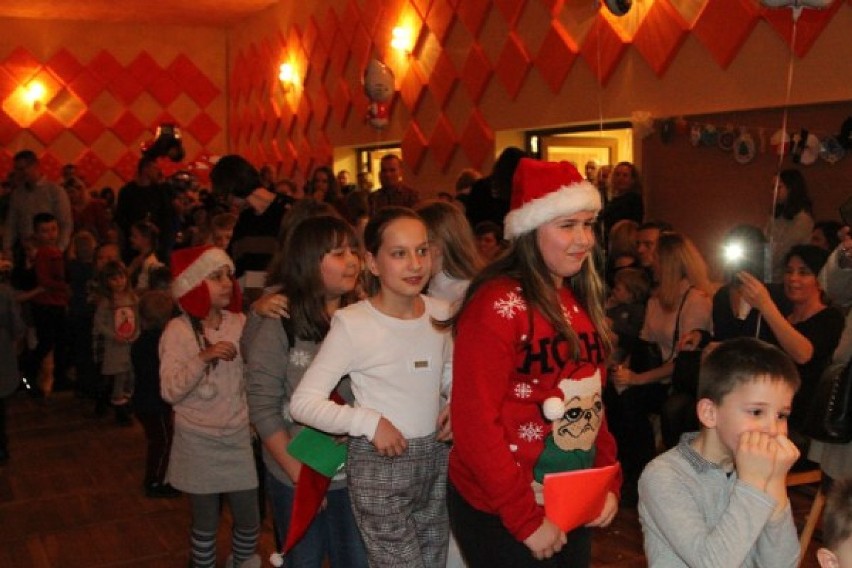 Święty Mikołaj odwiedził dziś dzieci w Kębłowie