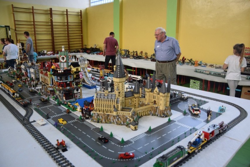 Rodzinne budowanie z klocków LEGO w Świebodzinie