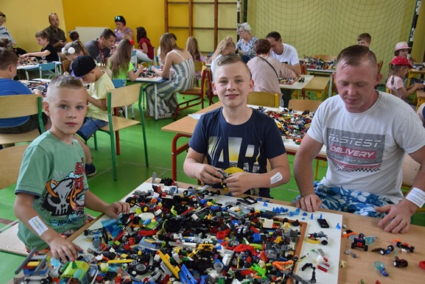 Rodzinne budowanie z klocków LEGO w Świebodzinie