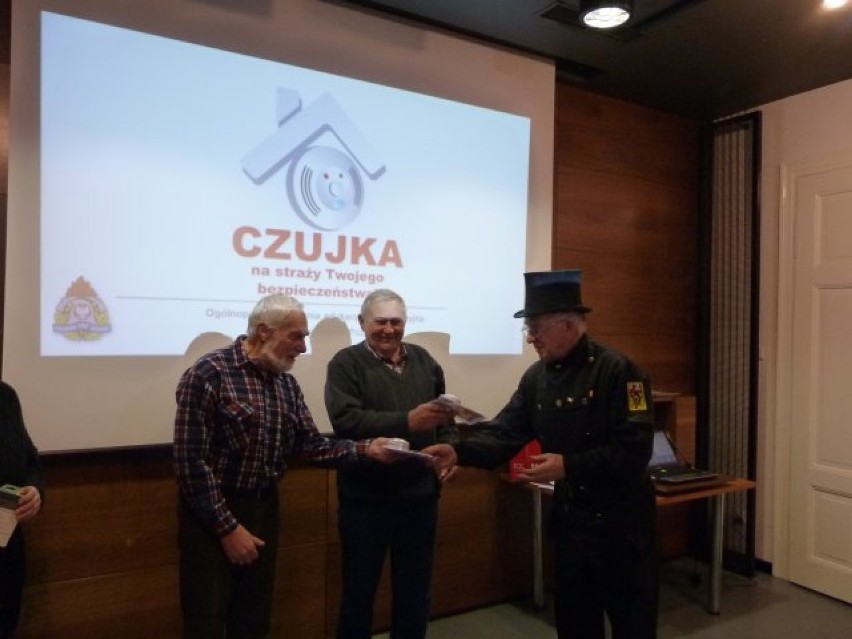 Strażacy i kominiarze o "cichym zabójcy" w Muzeum Pro Memoria Edith Stein w Lublińcu. Wręczyli też czujniki tlenku węgla ZDJĘCIA