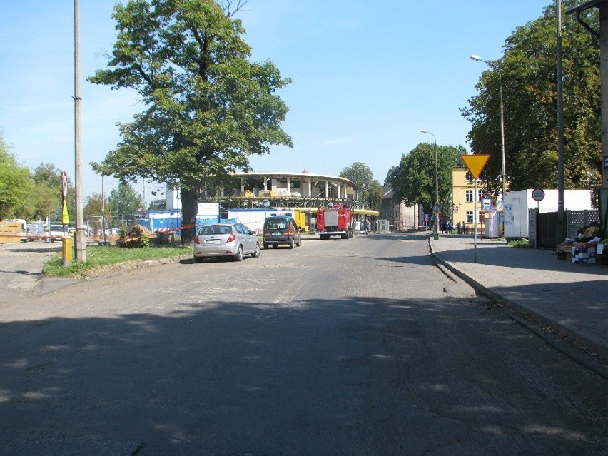 Przebudowa dworca autobusowego w Tarnowskich Górach. 30.08 znaleziono pocisk artyleryjny [ZDJĘCIA]