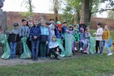 Uczniowie Szkoły Podstawowej nr 1 w Chełmnie na akcji sprzątania świata. Zdjęcia