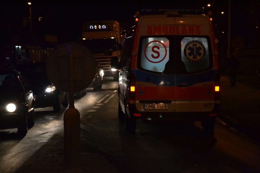 Malbork. Wypadek na ul. Sikorskiego. Autobus potrącił dwie osoby