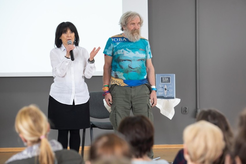 W sobotnie popołudnie (13 kwietnia) aula Szkoły Podstawowej...