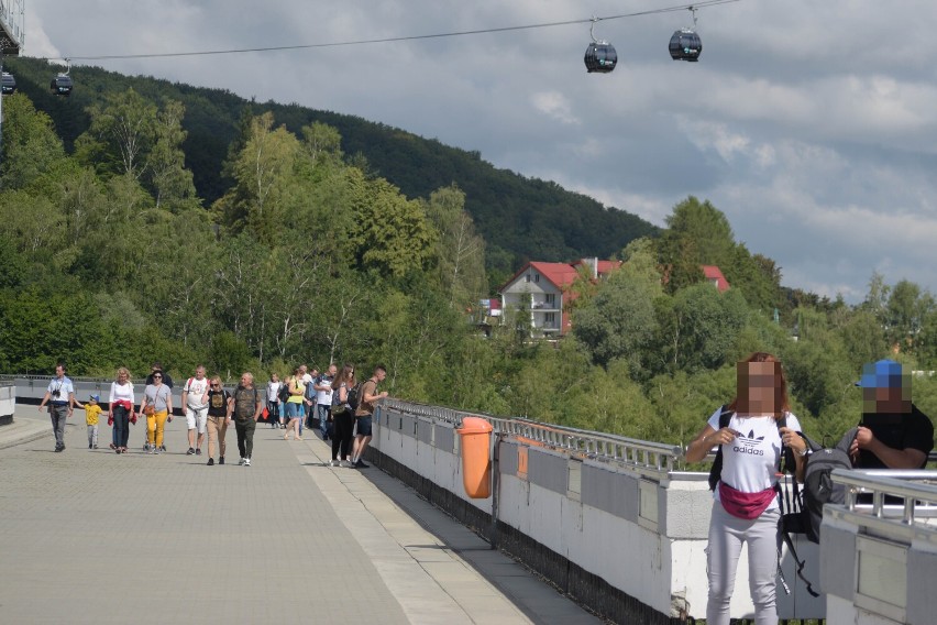 Kolej gondolowa w Solinie przyciąga turystów w Bieszczady. W sobotę do kas ustawiały się kolejki. Zobaczcie cennik i najnowsze zdjęcia
