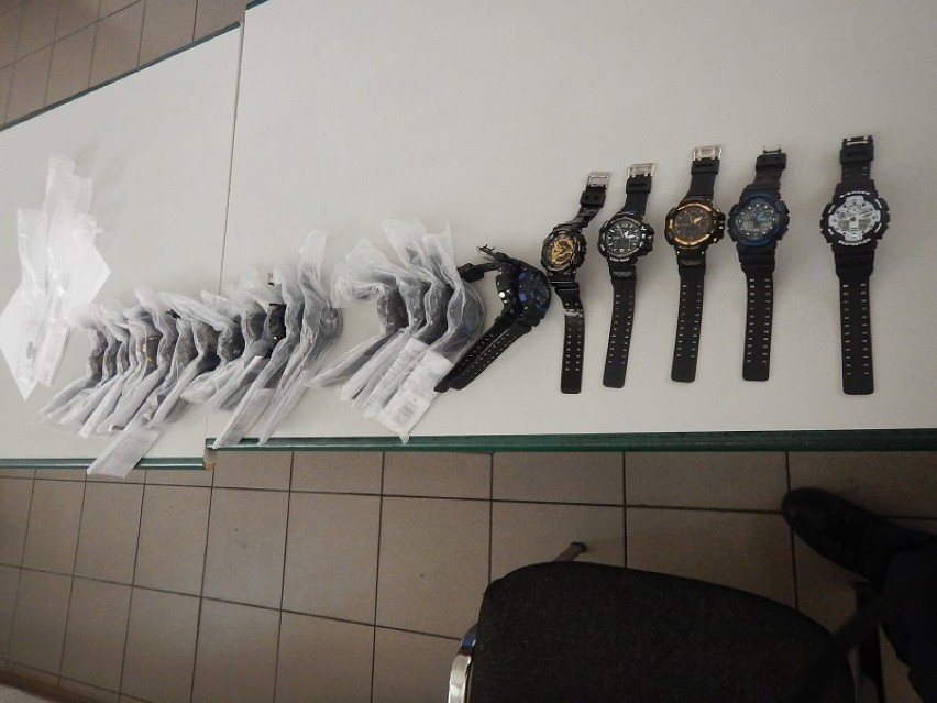 Ponad 90 zegarków i zabytkowe naczynia zatrzymane na granicy