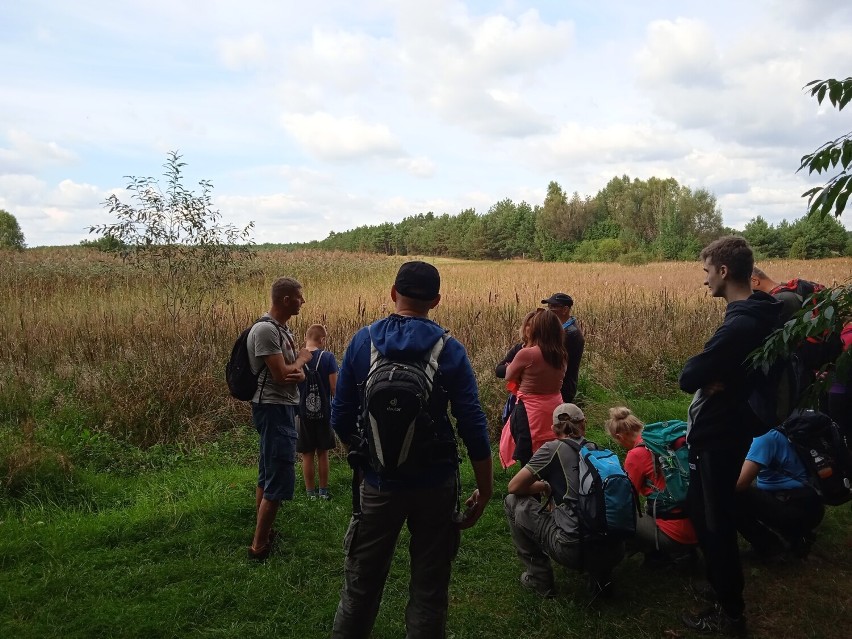 Trekking z MOSiR w Radomsku. Uczestnicy odwiedzili Załęczański Park Krajobrazowy. ZDJĘCIA