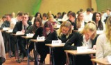 Egzaminy gimnazjalne w Piasecznie. Ratusz dodaje: "Zgodnie z harmonogramem". Co z testem ośmioklasisty?