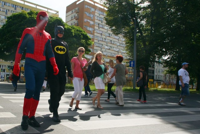 Szczeciński Spiderman i Batman w walce ze szarością