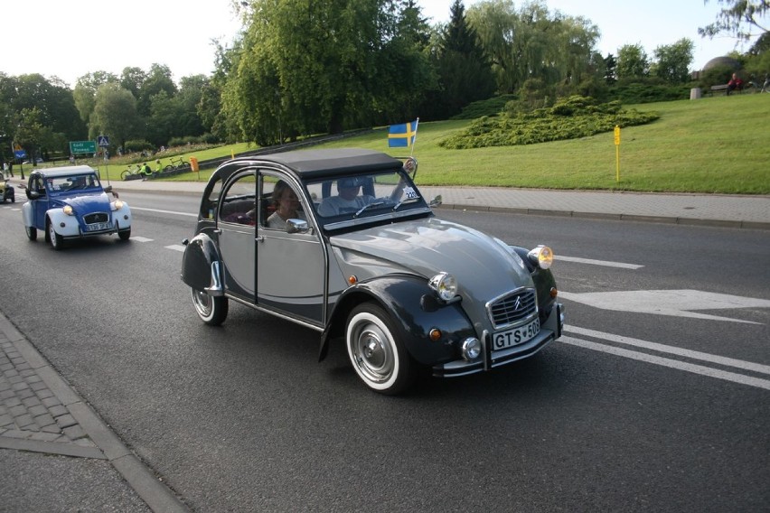 21. Międzynarodowy Zlot Miłośników Citroëna 2CV [ZDJĘCIA...