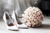 Przesądy ślubne – wierzyć czy nie? Sprawdź popularne zabobony związane z zaręczynami, ślubem i weselem