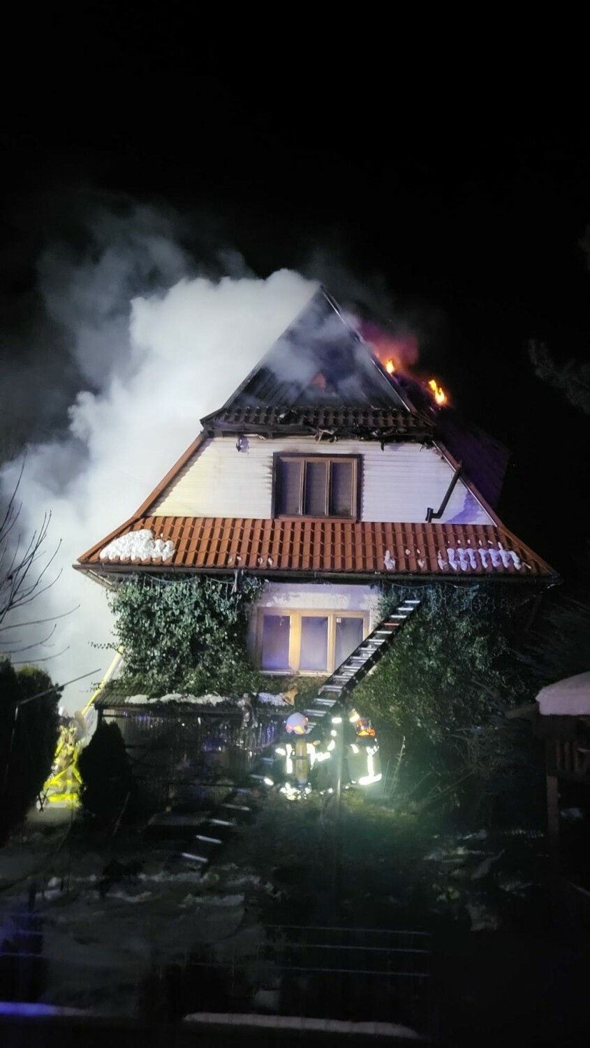 Trzyosobowa rodzina z Witowa sparciała w pożarze dorobek...