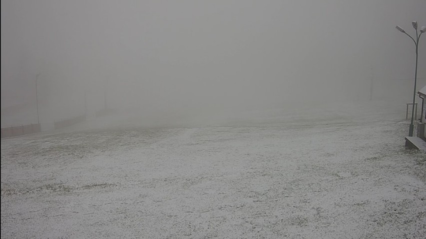 W Beskidach sypnął śnieg! Warunki na szlakach bardzo trudne - zobacz zdjęcia