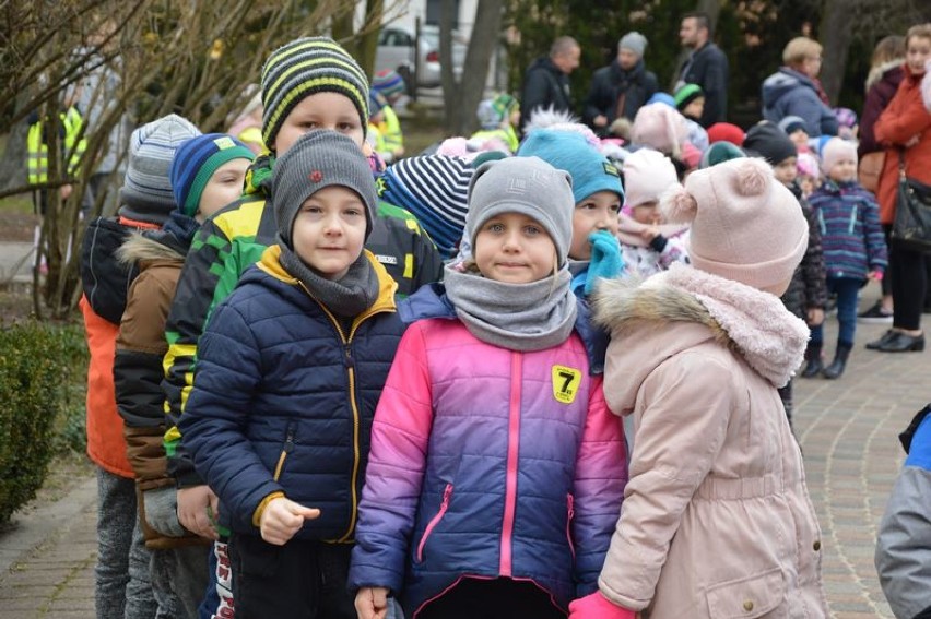 Bełchatów: Zima przegoniona, wiosna przywitana. Dzieci oficjalnie spaliły marzannę