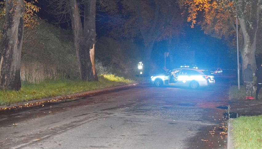 Wypadek BMW w Stargardzie. Jechało 5 osób, w wieku 17-19 lat. Pasażerka ciężko ranna. Za duża prędkość 