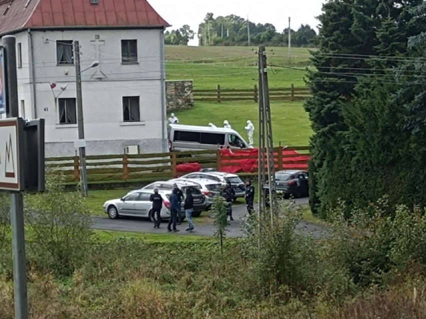 Zwłoki księdza proboszcza pod kościołem koło Jawora na...