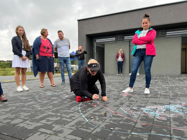 Kapsel Cup i inne atrakcje na plaży miejskiej w Będzinie 

Zobacz kolejne zdjęcia/plansze. Przesuwaj zdjęcia w prawo - naciśnij strzałkę lub przycisk NASTĘPNE