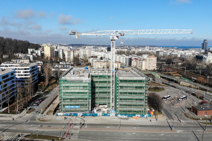 Gdynia: Wiecha zawisła nad efektowną inwestycją przy ul. Kieleckiej 