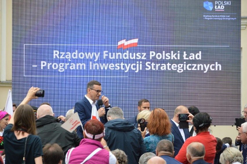 Wizyta premiera Mateusza Morawieckiego w Łowiczu. Przyszło wielu zwolenników 