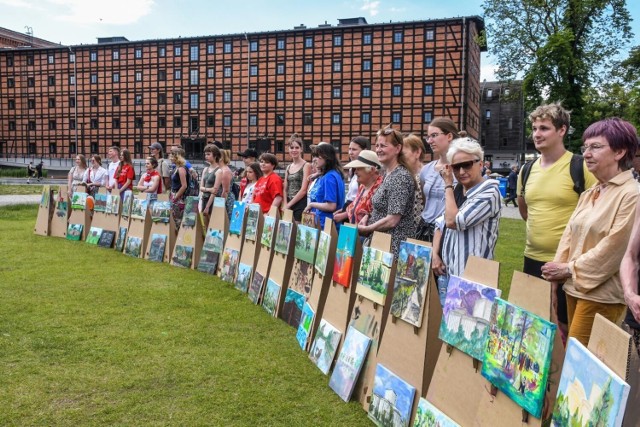 W samo południe w sobotę, 11 czerwca, na piknik artystyczny pełen atrakcji zaprosił bydgoszczan Wydział Sztuk Projektowych Politechniki Bydgoskiej im. Jana i Jędrzeja Śniadeckich, który powstał na uczelni w styczniu br. 

Więcej zdjęć z wydarzenia ►►►