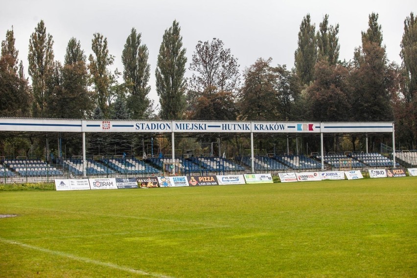 Miliony na stadion Hutnika. Kiełbasa wyborcza? 