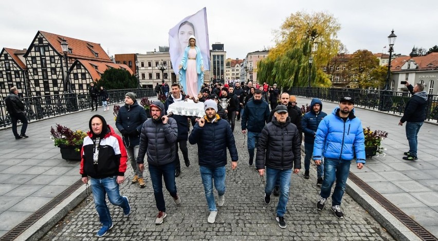 Zgromadzenie, któremu przewodniczył nowy bydgoski biskup,...