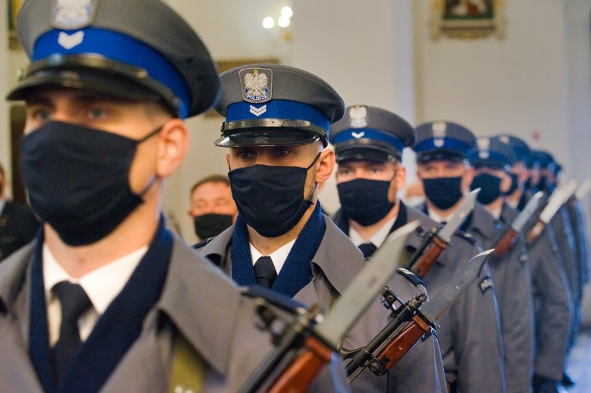 Policjanci z Komendy Powiatowej Policji w Radziejowie mają swój Sztandar [relacja, zdjęcia]