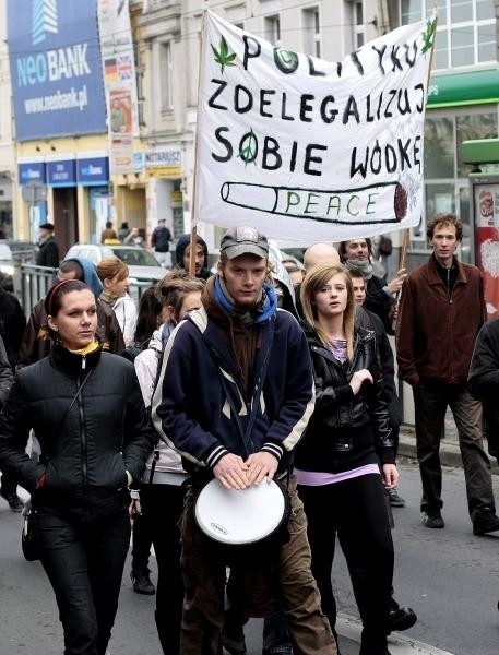 Coraz więcej młodych włącza się do walki o legalizację marihuany/ "Wolne Konopie", Poznań