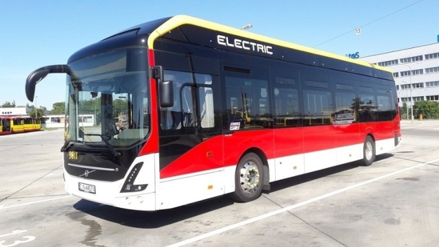 W tym momencie we Wrocławiu testowany jest elektryczny autobus marki Volvo. Jeździ głównie na linii K