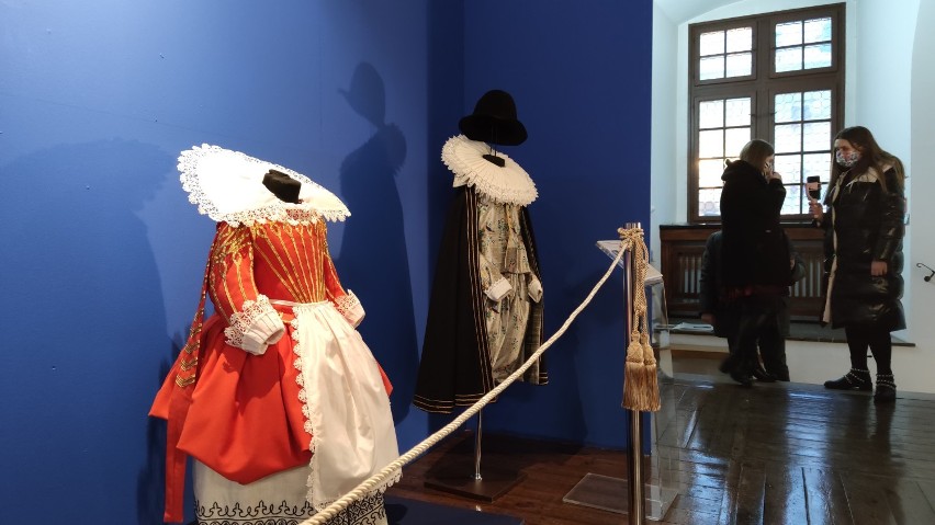 Wystawa "Rekonstrukcje ubiorów dziecięcych od XVII do XIX...