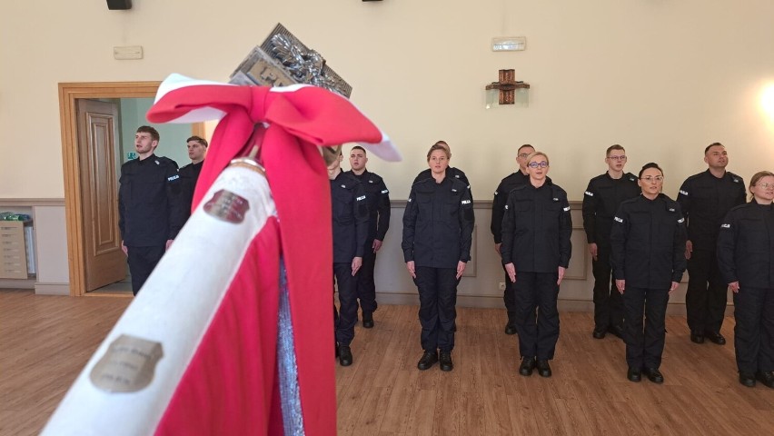 Ślubowanie nowo przyjętych do służby policjantów w Opolu.