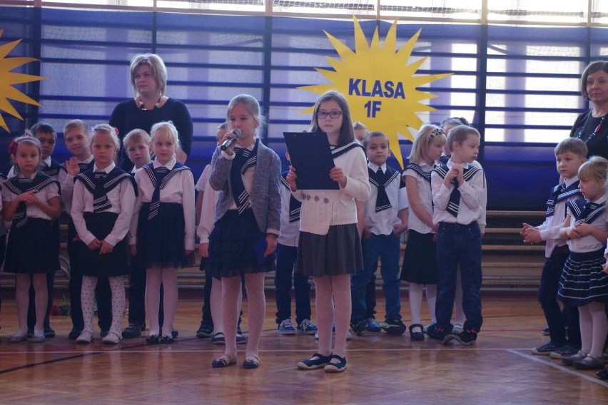 Szkoła Podstawowa Nr 3 w Zamościu: pierwszaki już po ślubowaniu. ZDJĘCIA, FILM