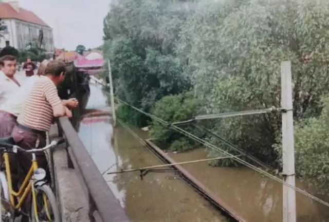 Powodziowa fala przechodziła przez Głogów dwa razy. Pierwsza dotarła do nas 16 lipca i miała 712 cm.