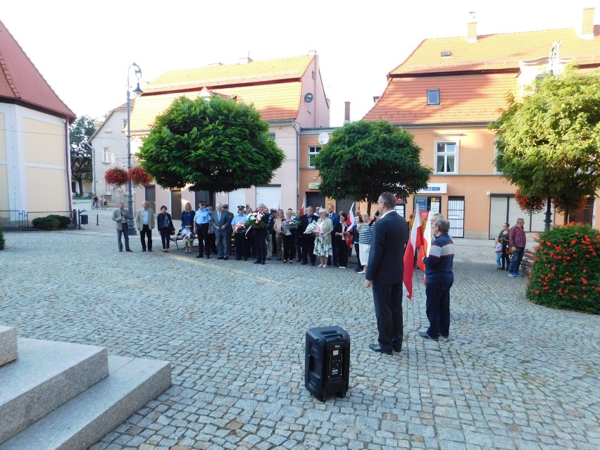 W Wałbrzychu 17 września, w rocznicę agresji sowieckiej na Polskę, złożono kwiaty pod pomnikiem niepodległości