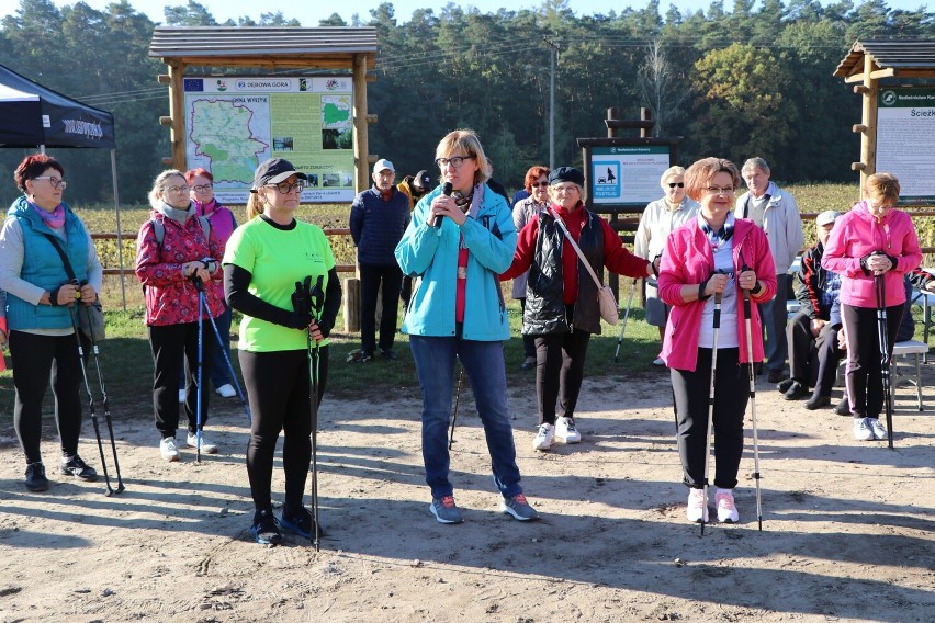 Gmina Wyrzysk: Odbył się marsz Nordic Walking. Wzięli w nim udział seniorzy [ZDJĘCIA]