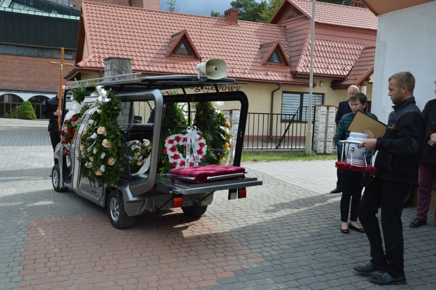 Pogrzeb Józefa Wątrobskiego, byłego radcy prawnego Huty Stalowa Wola, żołnierza Armii Krajowej. "Odszedł wyjątkowy człowiek"