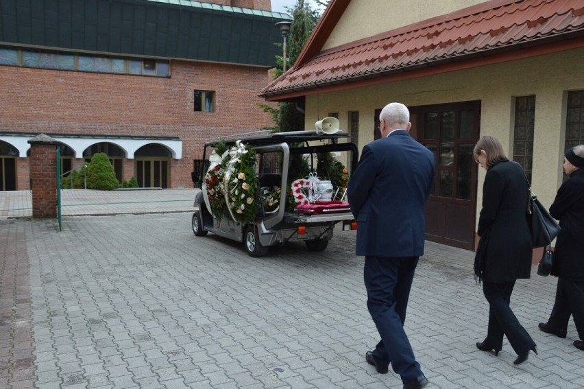 Pogrzeb Józefa Wątrobskiego, byłego radcy prawnego Huty Stalowa Wola, żołnierza Armii Krajowej. "Odszedł wyjątkowy człowiek"