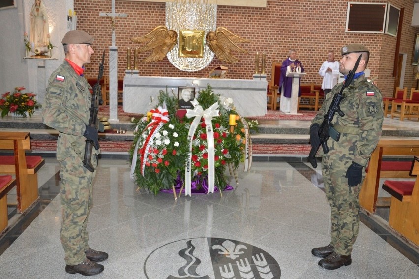 Pogrzeb Józefa Wątrobskiego, byłego radcy prawnego Huty Stalowa Wola, żołnierza Armii Krajowej. "Odszedł wyjątkowy człowiek"
