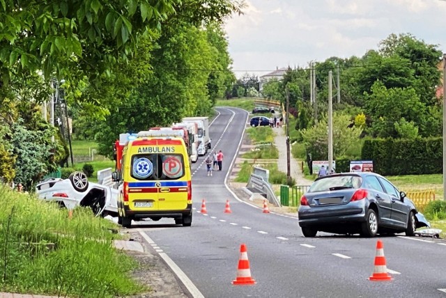 Wypadek w Gieble-Kolonii. Trzy osoby zostały poszkodowane