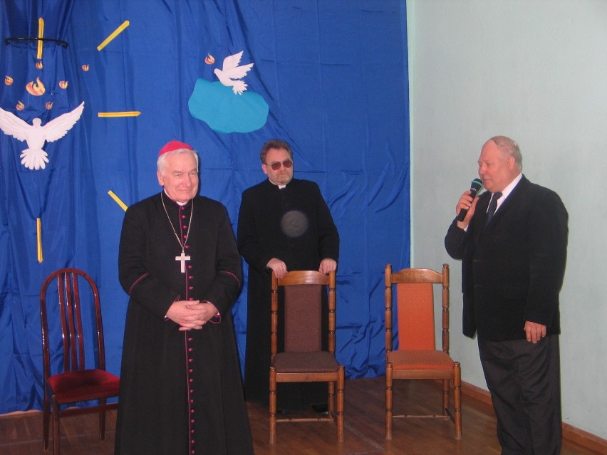Bukowiec. Biskup Fortuniak odwiedził szkołę